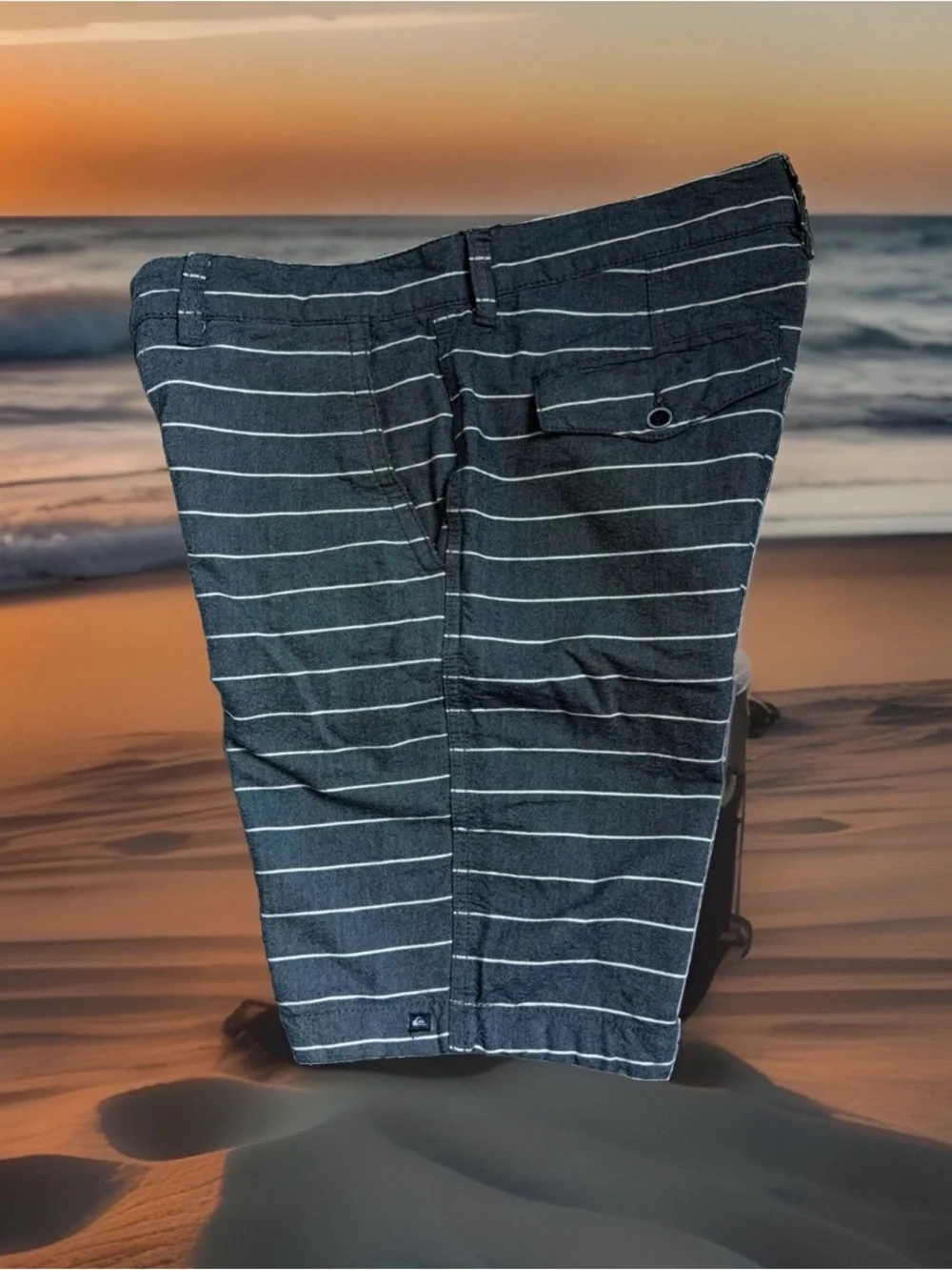 Quiksilver Amphibian Hybrid Men’s Size 30 Shorts. Grey stripes. Great condition